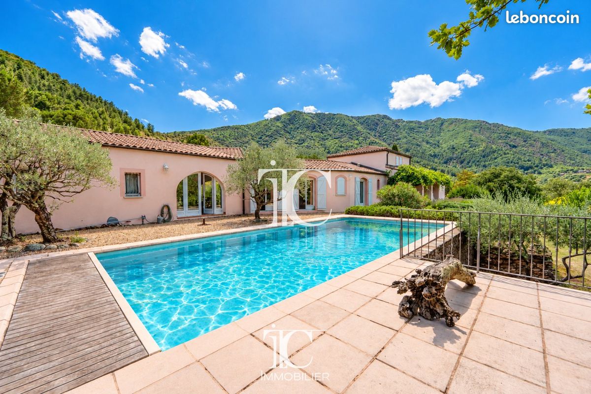 Maison 7 pièces 146 m² · aux Vans · 146 m² · 550 000 €