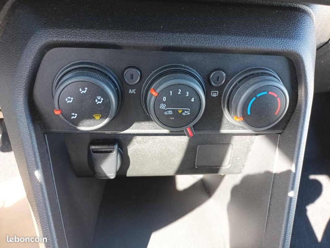DACIA Sandero SCe 65 - 22 Confort (image 20)