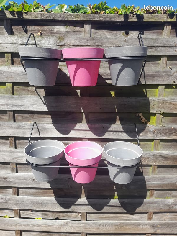 6 pots de fleurs et supports muraux (image 1)