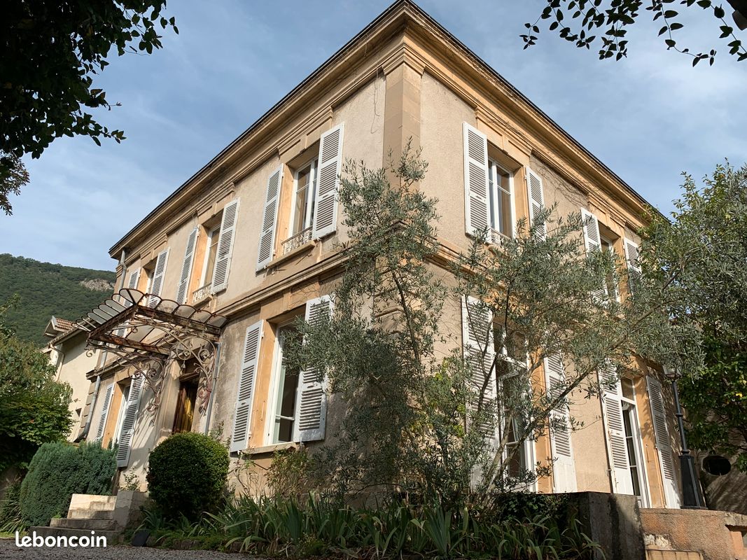 Maison 8 pièces 237 m² · à Vif · 237 m² · 549 000 €