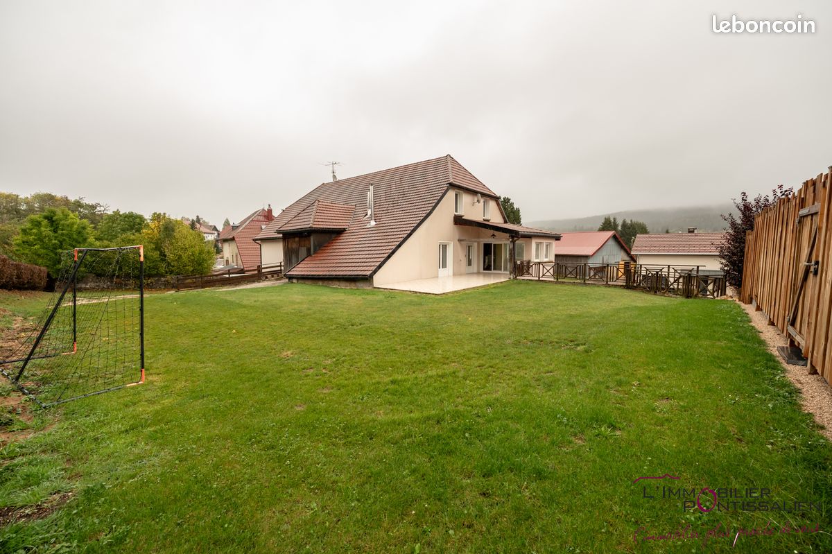 Appartement 8 pièces 147 m² · à Gellin · 147 m² · 399 000 €