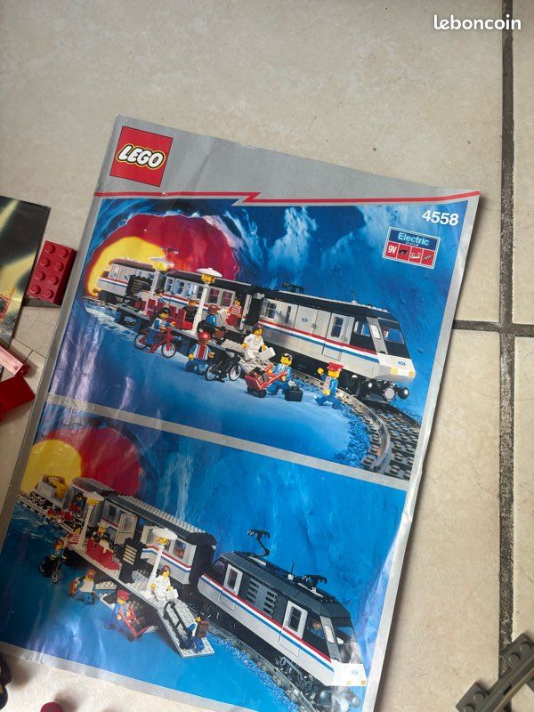 Lot LEGO Train 9V Vintage : Train de marchandises 4563 + Passage à niveau 4539 + Extras 4558 (image 6)