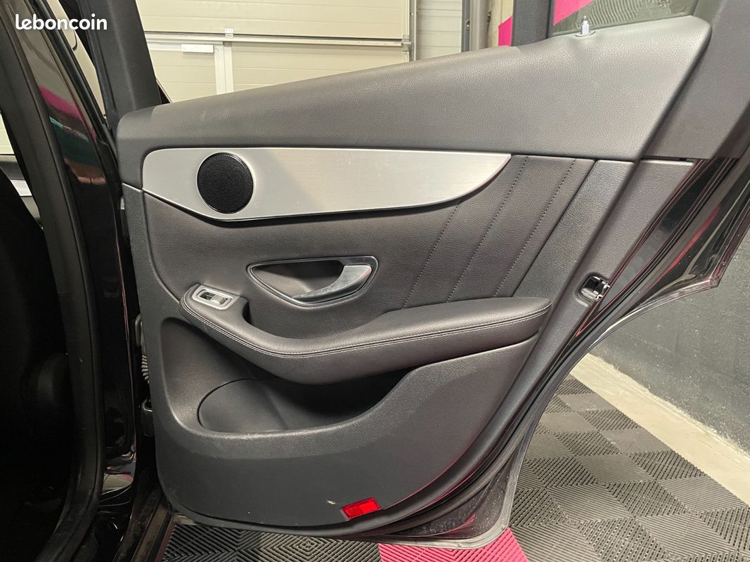 MERCEDES GLC COUPE 220 d 9G-Tronic 4Matic Executive Avec Suivi Mercedes + Régulateur + Clim Auto + Bluetooth + Toit Ou (image 24)