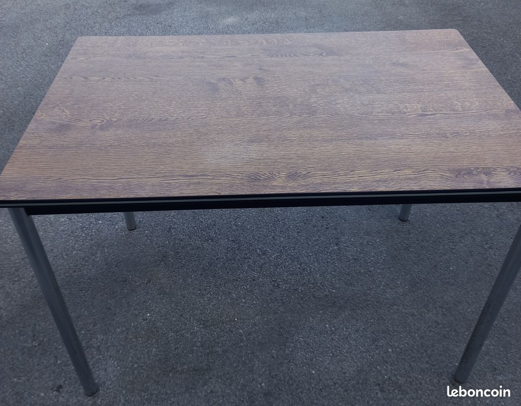 Table rectangulaire en formica (image 1)