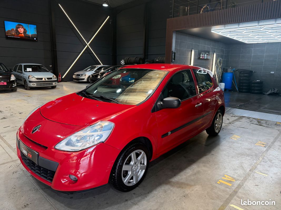 Renault Clio (image 1)