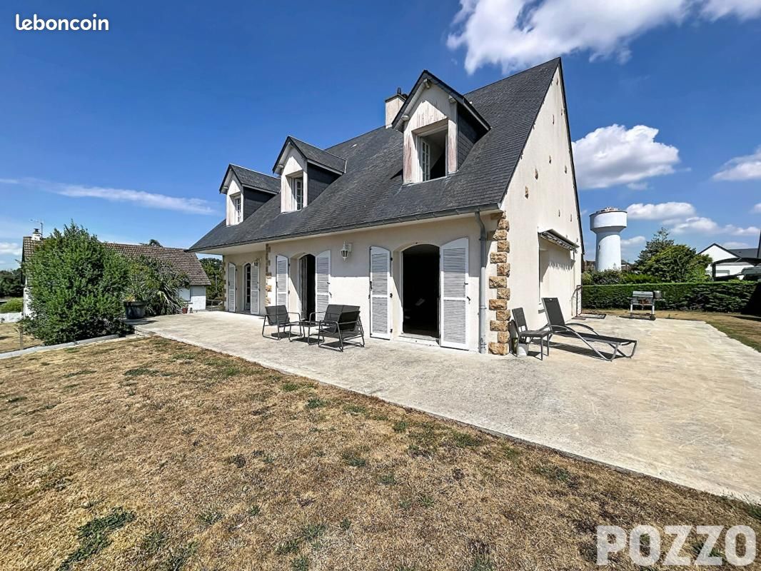 Maison 8 pièces 181 m² · à Bréhal · 181 m² · 469 000 €