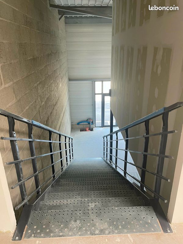 Bureaux 160 m² LA VILLE AUX DAMES (image 2)