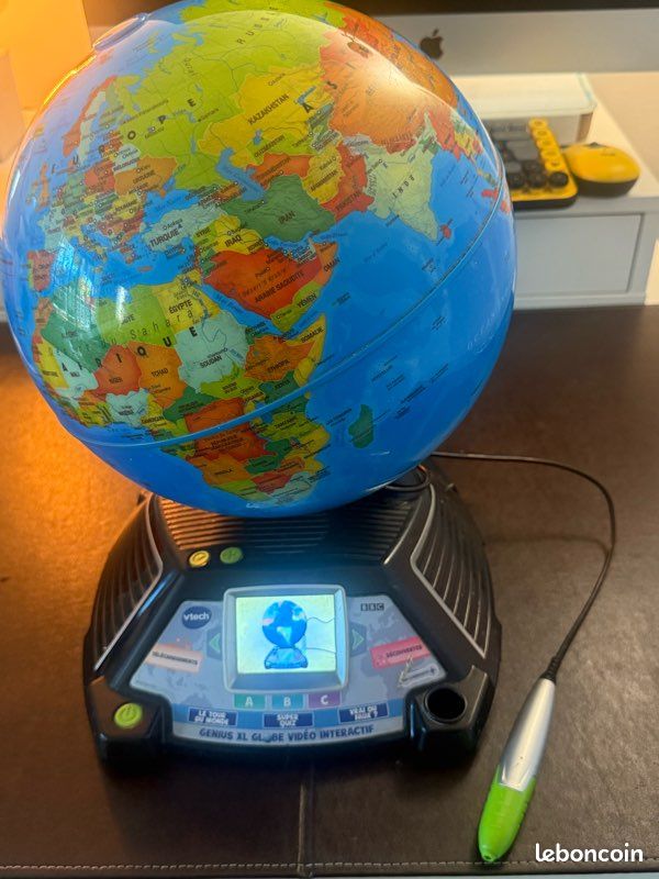 VTech Genius XL Globe Vidéo Interactif - Globe Terrestre Enfant Avec Écran Et Stylet, Contenu BBC En Français - Dès 7 Ans
