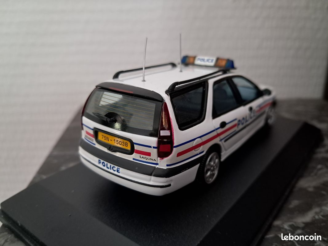 Renault Laguna Break Nevada Phase 2 - Universal Hobbies 1/43 - Rouge - LHD 2005 - Miniature Neuve
