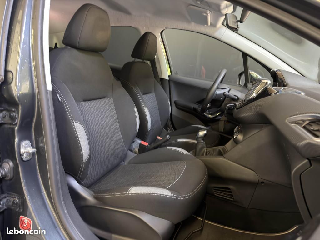 PEUGEOT 208 1.2l VTI 82ch Style 1ère Main Courroie de Distribution Faite Roue de Secours Capteur (image 20)