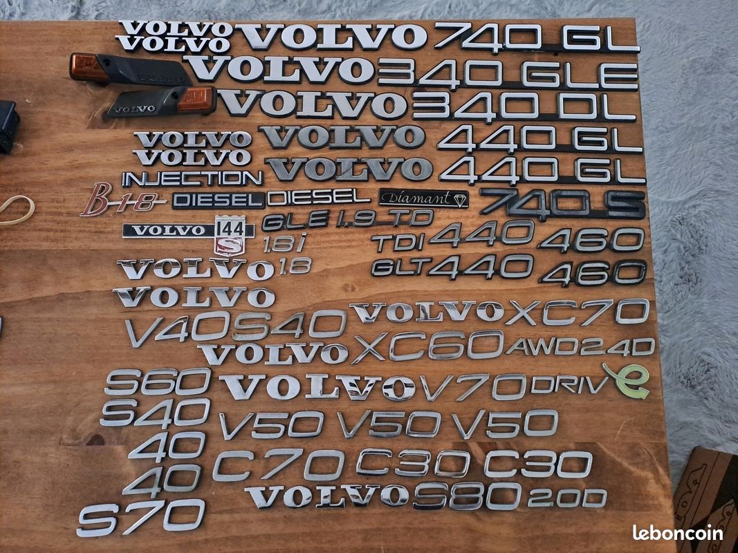 Monogramme embleme badge ecusson logo insigne volvo (image 1)