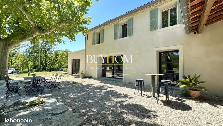 Mas 7 pièces 240 m²