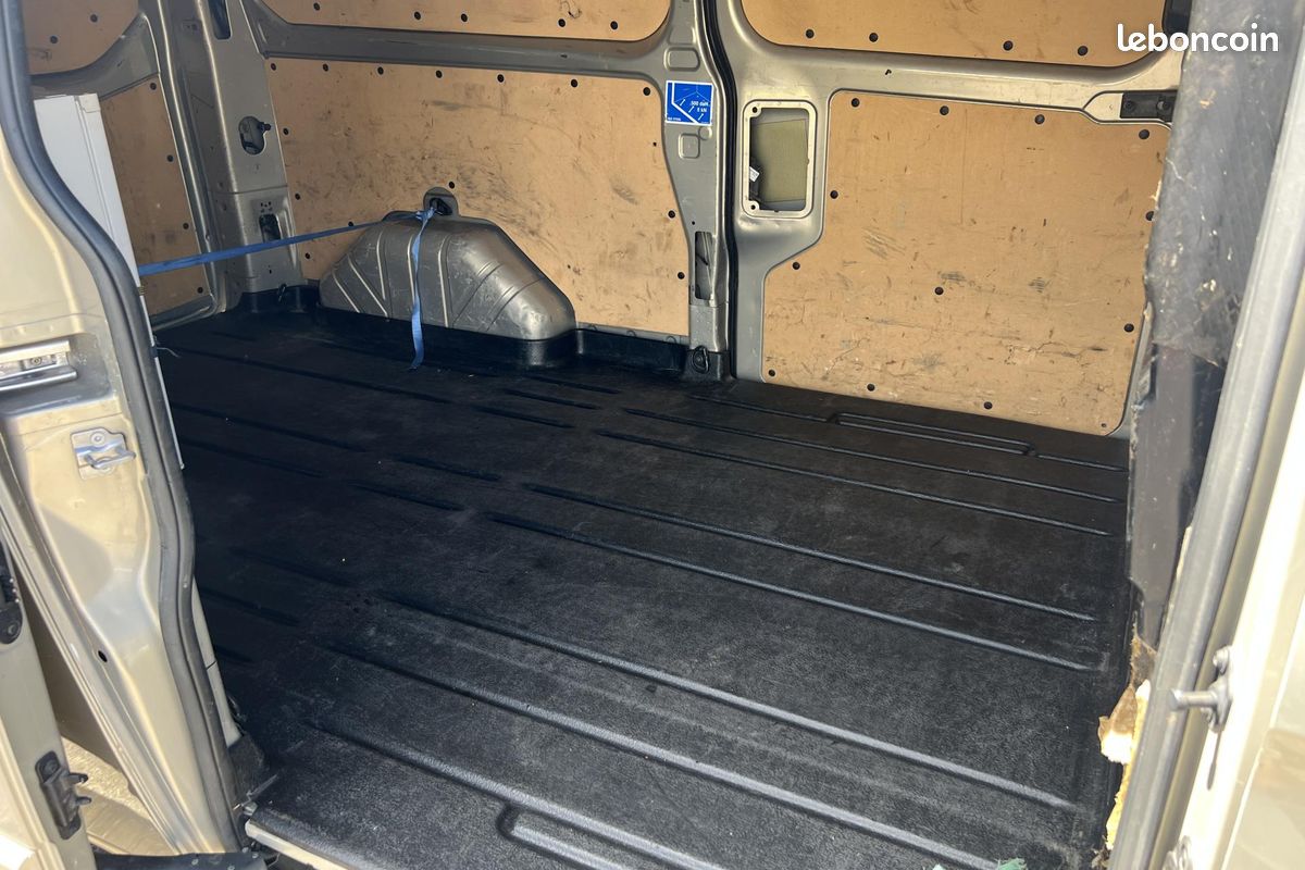 Ford transit custom/tourneo custom 290 2.0 tdci 170 l1h1 court pc-tn limited (image 17)
