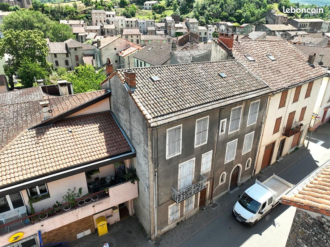 Maison 18 pièces 273 m² · à Camarès · 273 m² · 233 000 €