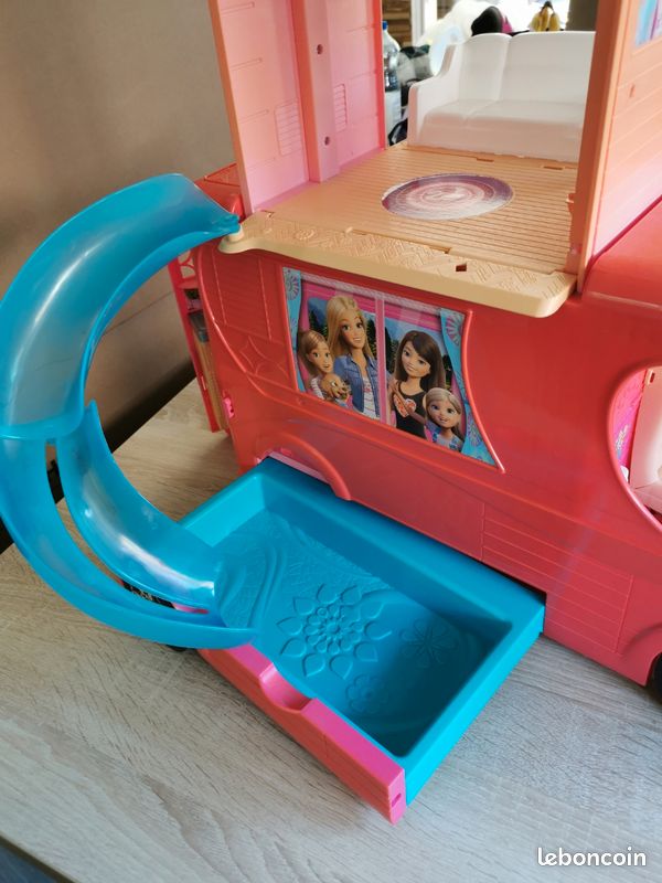 Énorme lot de barbie et figurines (image 2)