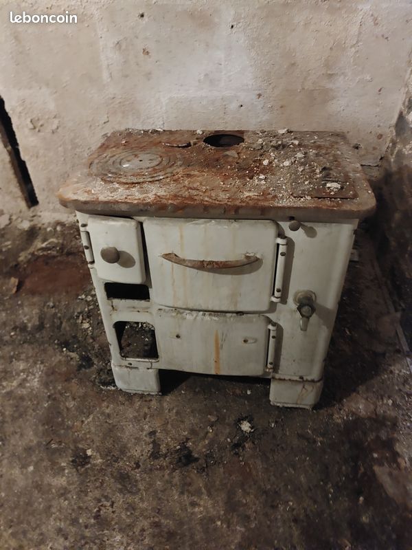 Vieille cuisinière en fonte (image 1)