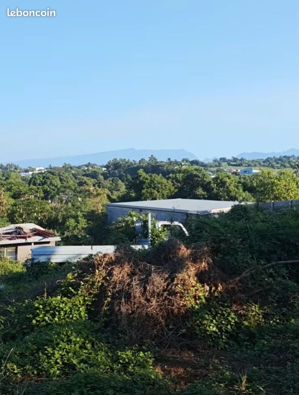 Terrain constructible saint-pierre 97410 · 165 000 €