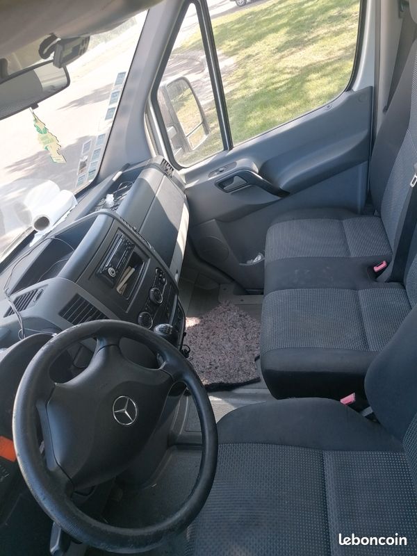 Voiture utilitaire (image 3)