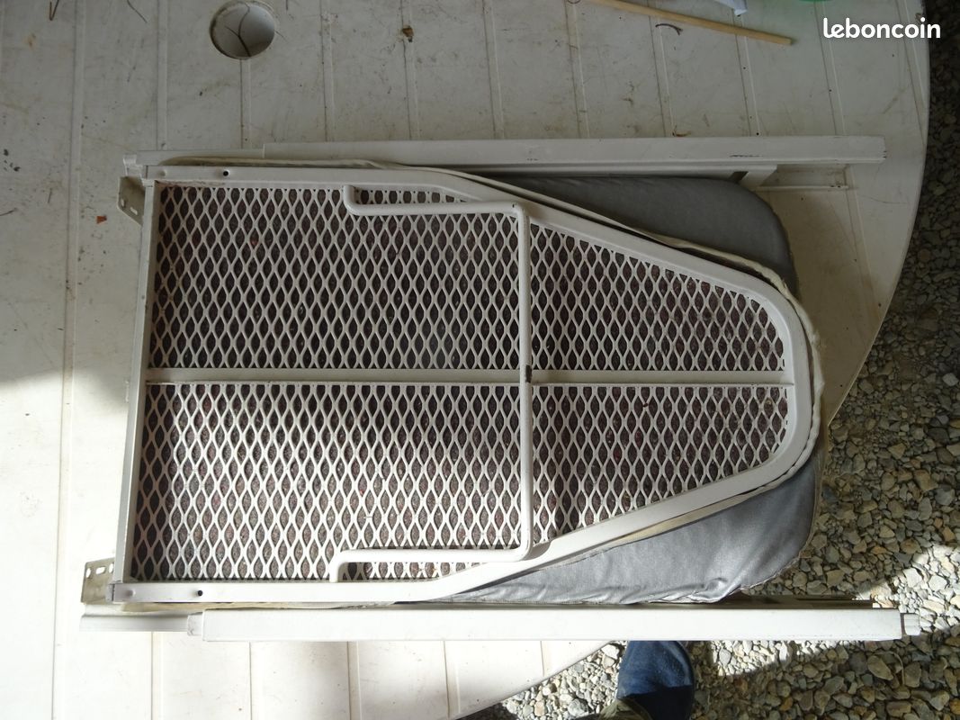 Table à repasser encastrable dans une cuisine integrée (image 1)