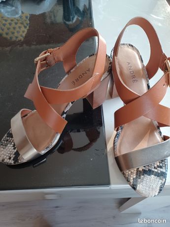 Sandales André Tout Cuir Lanières Marron Clair - Taille 38 EUR / 7B US, Occasion Très Bon état