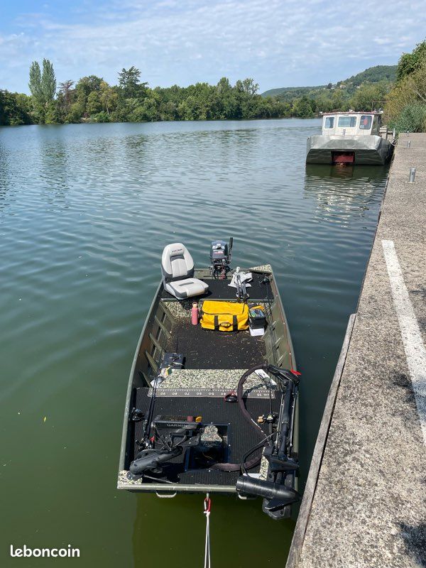 Bass boat alumacraft jon boat 1442 (image 1)