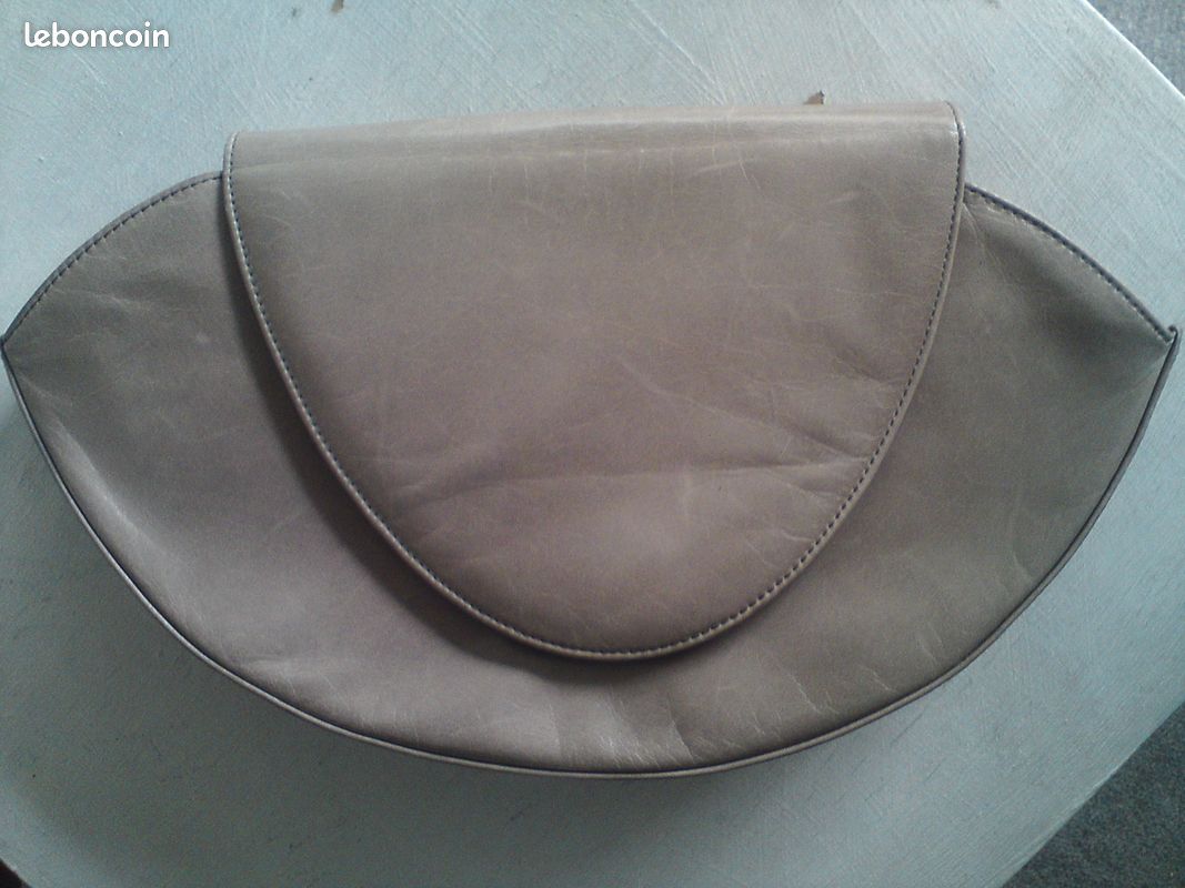 Sac Vintage marque Charles Jourdan Forme demi-lune à bandoulière amovible Cuir d'agneau Vintage Charles Jourdan (image 5)