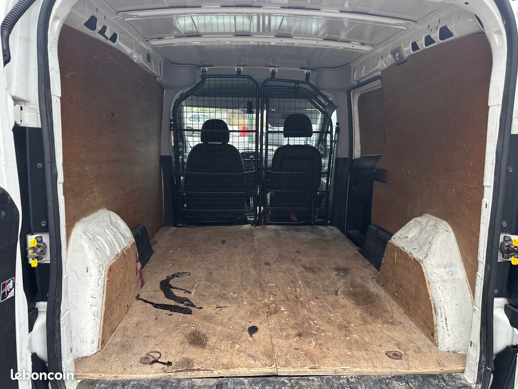 Fiat DOBLO CARGO III MAXI 1.6 MJTD 105 BVM6 TVA RECUPERABLE (image 5)