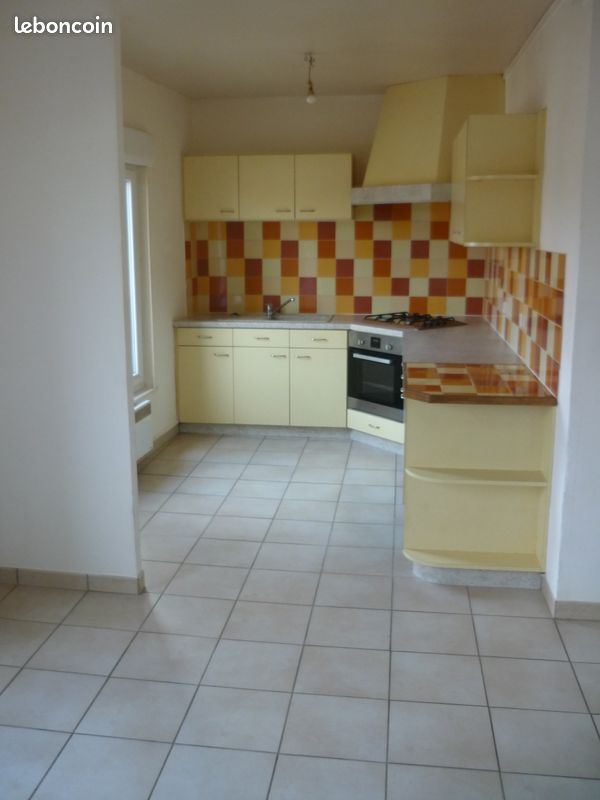 Parking 3 pièces 73 m² · à Donchery · 73 m² · 570 €