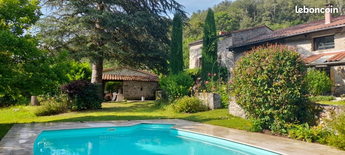Maison 8 pièces 270 m² · à Saint-Étienne-sur-Usson · 270 m² · 316 500 €