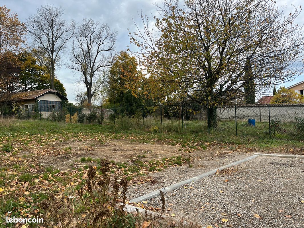 Terrain 899 m² · à Vernaison · 899 m² · 285 000 €