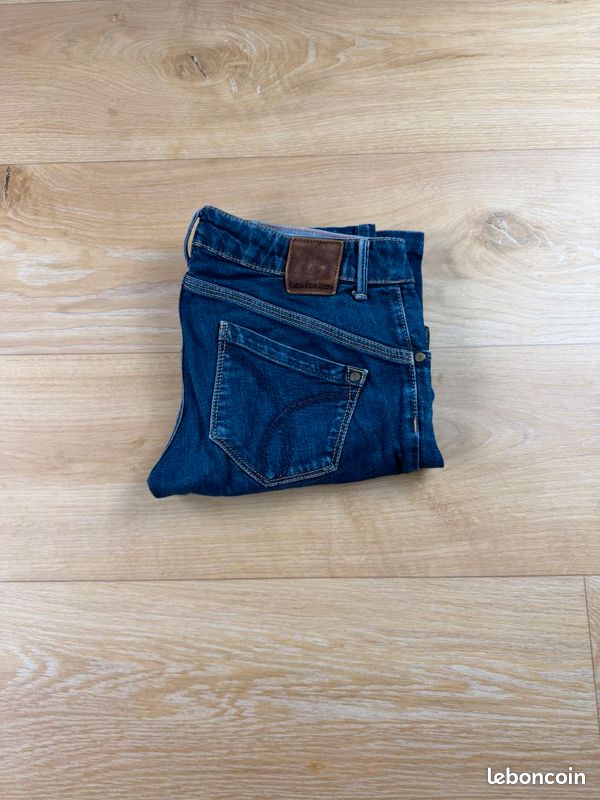 Jean CK Calvin Klein femme W26 FR36 coupe slim bleu délavé NK5 (image 1)