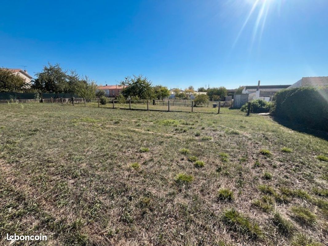 Terrain 1 468 m² Saint Jean D Angely · à Saint-Jean-d'Angély · 67 500 €