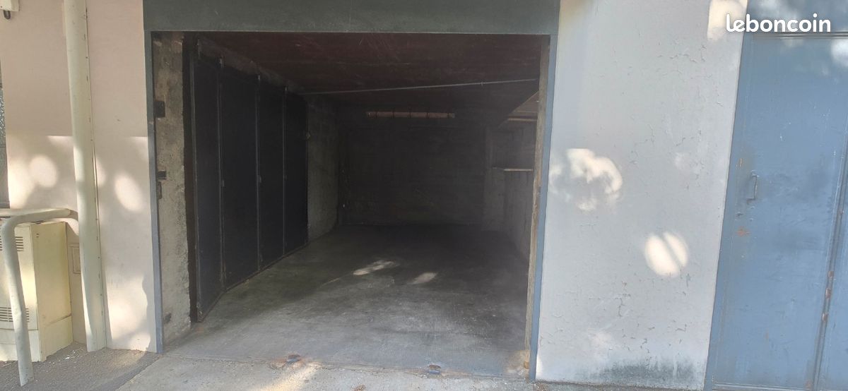 Garage (image 1)