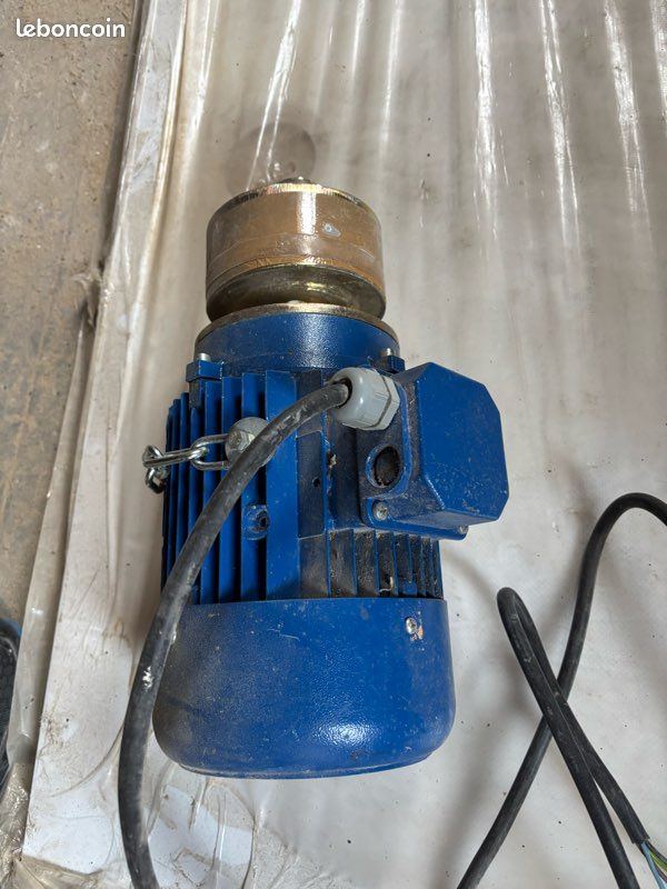 Moteur électrique Bonfiglioli 0,75 kW – Triphasé – Fonctionne parfaitement (image 1)