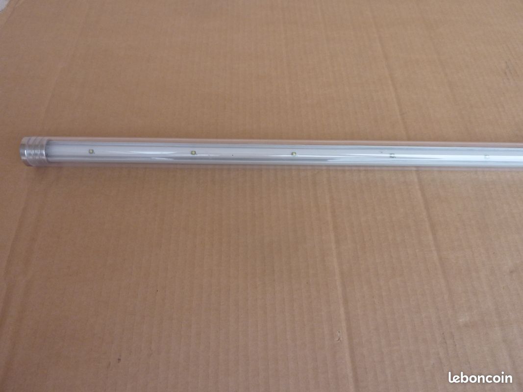 Tube leds FOSNOVA 24 V DC / 16.8 W. Pas d'expédition (image 1)
