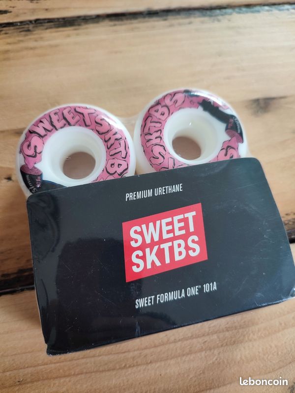Fútbol y skate en la nueva cápsula Umbro x SWEET SKTBS - Magazine