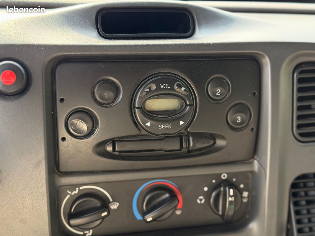 Ford Transit 350MJ 2.4 DI 90ch Trend Pack 2005 - révisée & garantie 6 mois (image 15)
