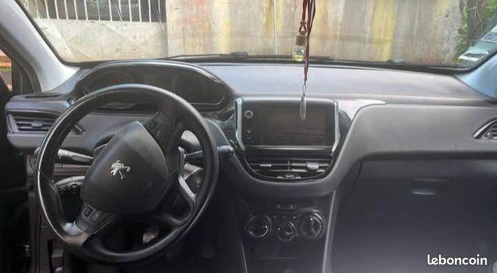 Peugeot 208 2012