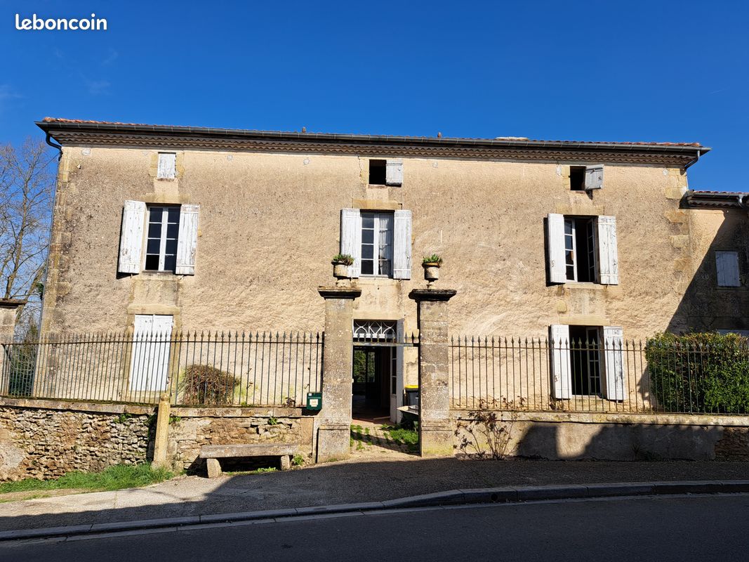 Maison 10 pièces 358 m² · à La Réole · 358 m² · 180 000 €