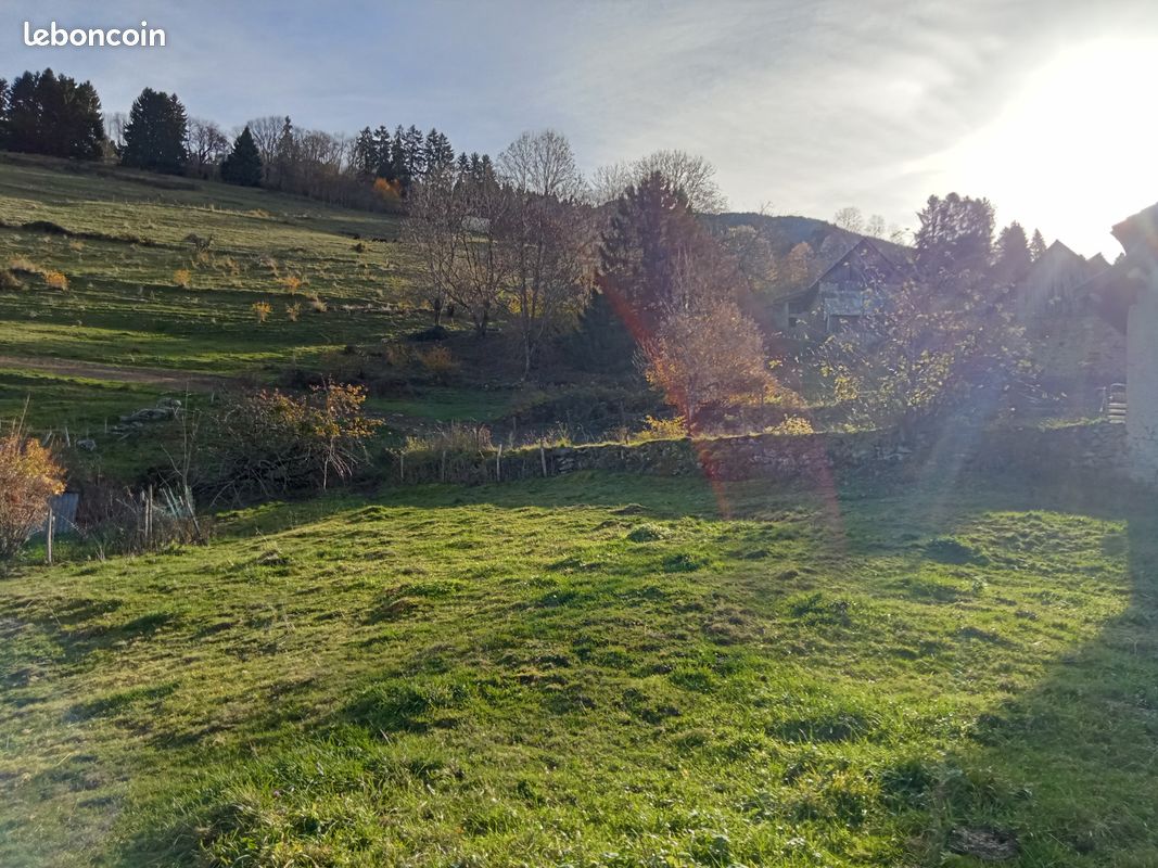 Terrain constructible 858m2 · à Theys · 135 000 €