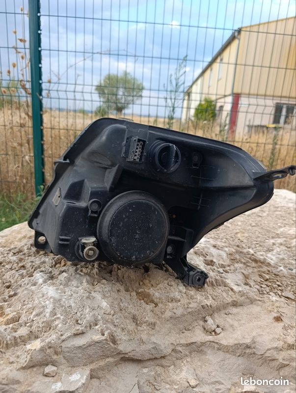 Optiques / Feux / Phares Avant Citroën C2 (Paire) – Bon état (image 2)