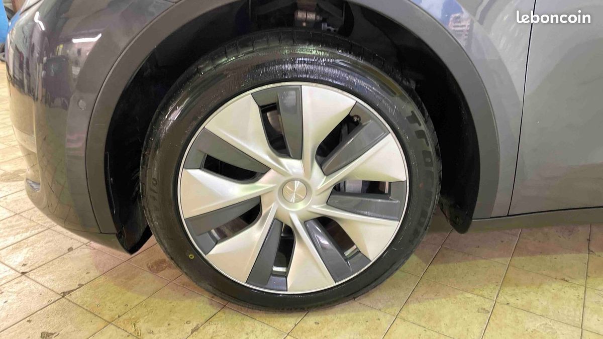 TESLA MODEL Y Long-Range Dual Motor AWD (image 28)