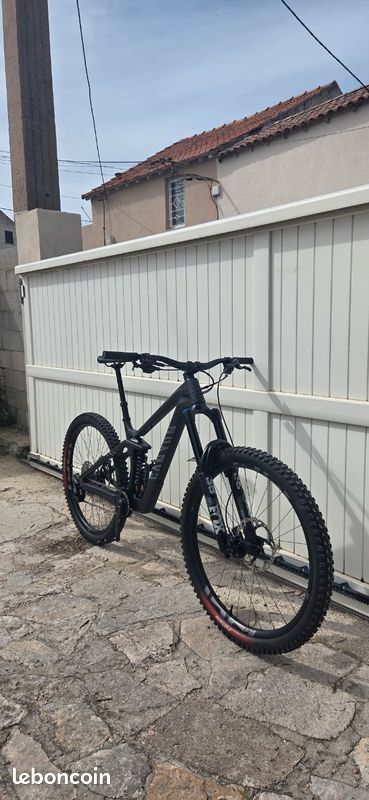 Enduro Canyon Strive Carbone 2025 upgradé état neuf (image 2)
