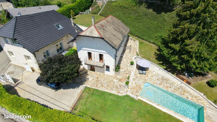 Maison 6 pièces 240 m²