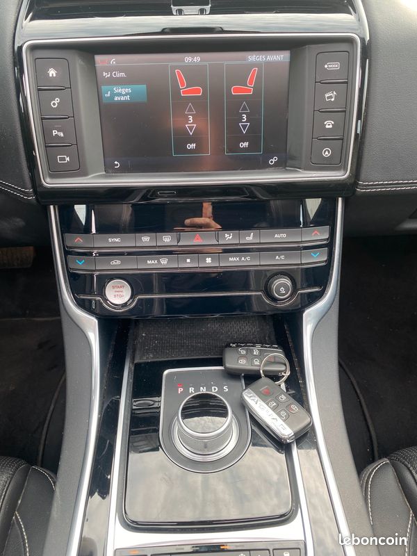 Jaguar XE 2.0d 180cv R SPORT BVA Garantie 1 AN TL AUTOMOBILES (image 21)