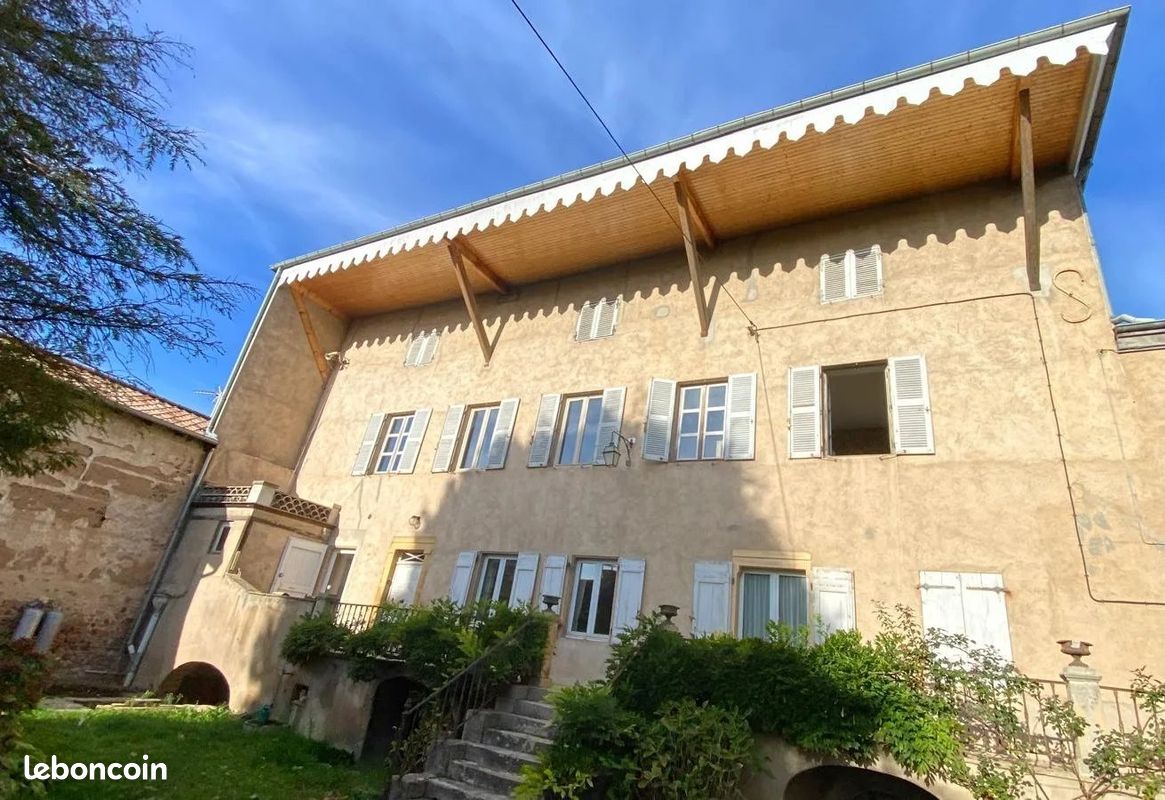 Maison 10 pièces 233 m² · à Chénas · 233 m² · 290 000 €