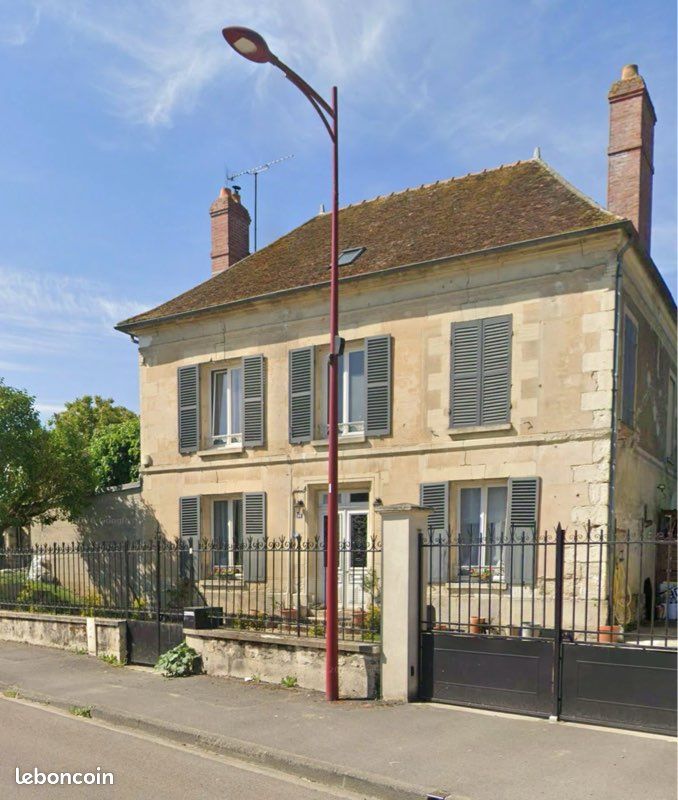 Maison 7 pièces 210 m² · à Neuilly-Saint-Front · 210 m² · 270 000 €