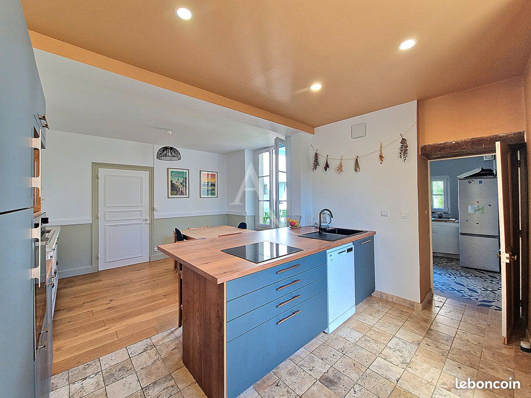 Maison 8 pièces 216 m² · à Les Hauts-d'Anjou · 216 m² · 284 900 €