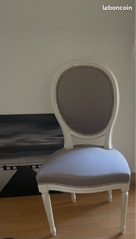 Lot de 4 Chaises médaillon de style Louis XVI (image 1)