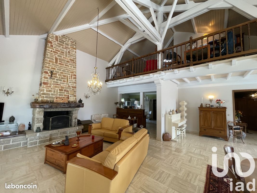 Propriété 7 pièces 274 m² - Horsarrieu 40700 (image principale 3)